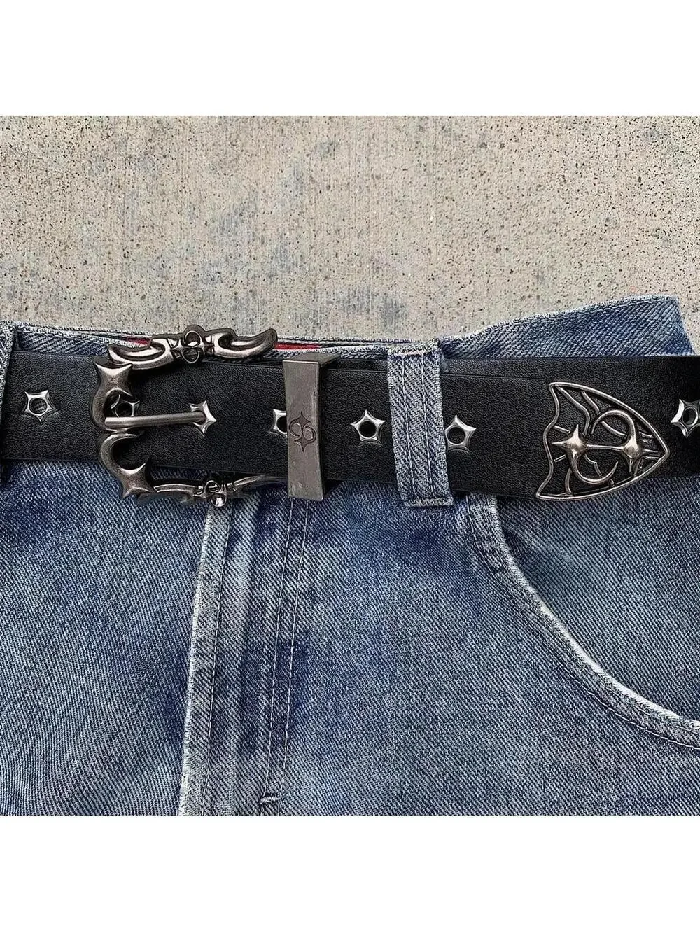 Grunge style gothic spike silver belt buckle. Punk gothic y2k style. 39 inches